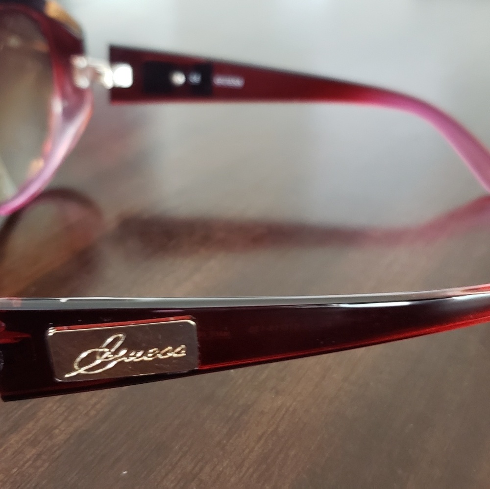 Fuscia Guess sunglasses